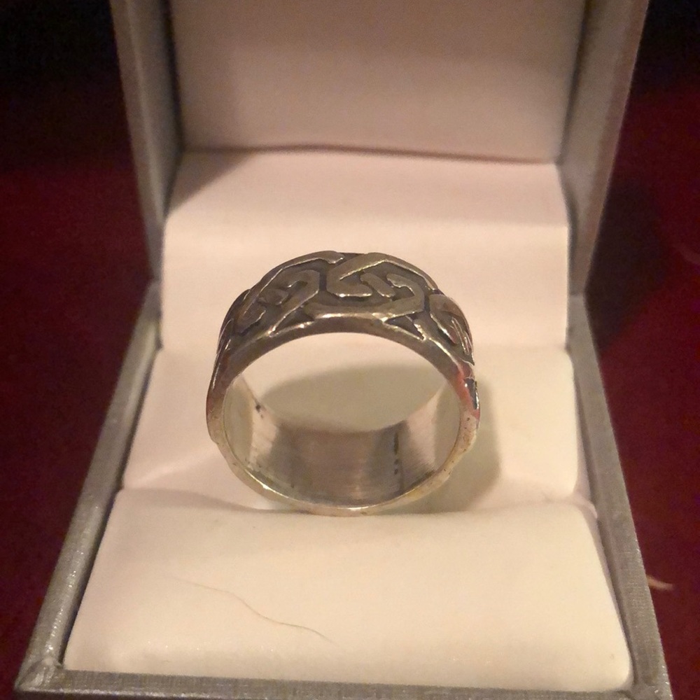 Silver ring. - Picture 2 of 4